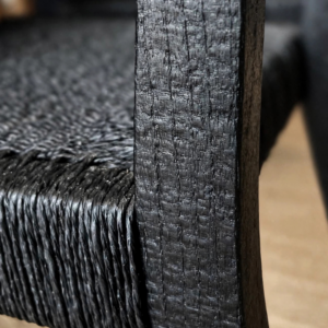 silla Morena detalle madera y tejido a mano